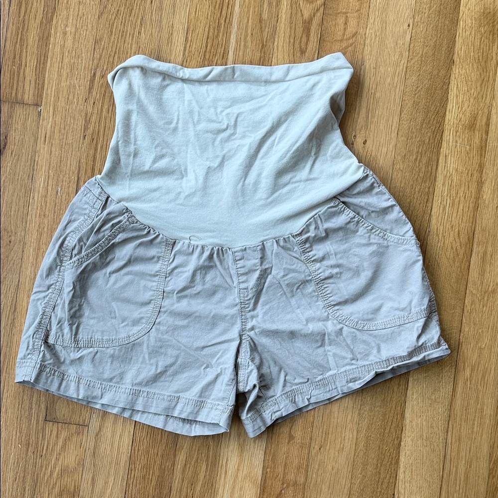 Maternity Relaxed Shorts in Light Beige - Comfortable Everyday Wear